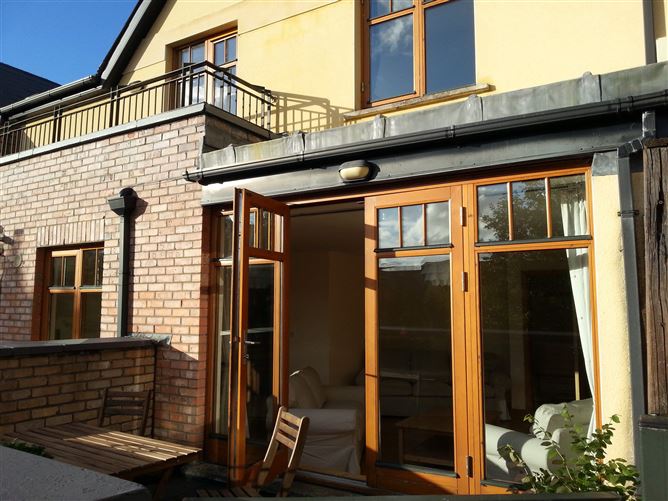 https://photos-a.propertyimages.ie/media/0/1/7/4942710/54a0b3d4-78a2-46e3-8b67-5ff57b945871_l.jpg
