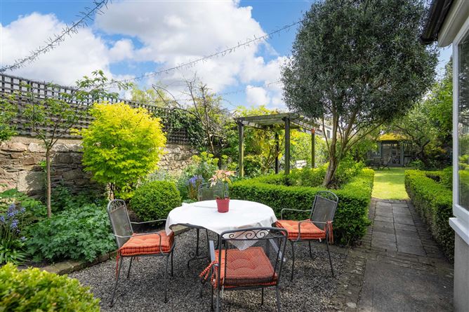 https://photos-a.propertyimages.ie/media/0/1/7/4997710/f6345890-b3c6-4b41-bbba-36c6c942df8f_l.png