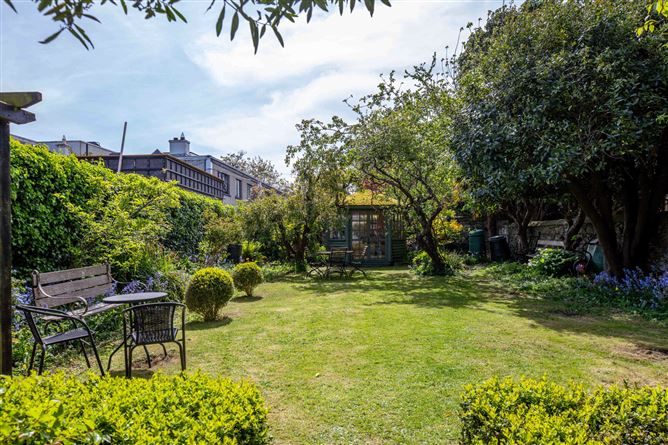 https://photos-a.propertyimages.ie/media/0/1/7/4997710/f6345890-b3c6-4b41-bbba-36c6c942df8f_l.png