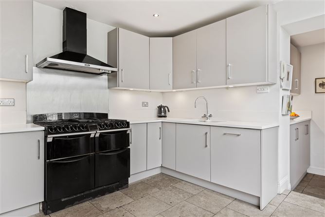 https://photos-a.propertyimages.ie/media/0/1/7/4997710/f6345890-b3c6-4b41-bbba-36c6c942df8f_l.png