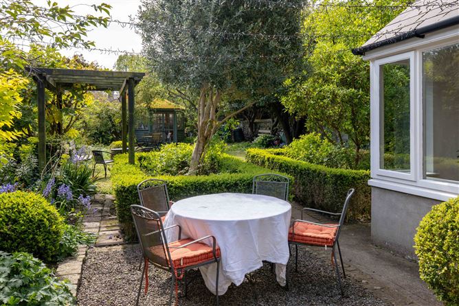 https://photos-a.propertyimages.ie/media/0/1/7/4997710/f6345890-b3c6-4b41-bbba-36c6c942df8f_l.png