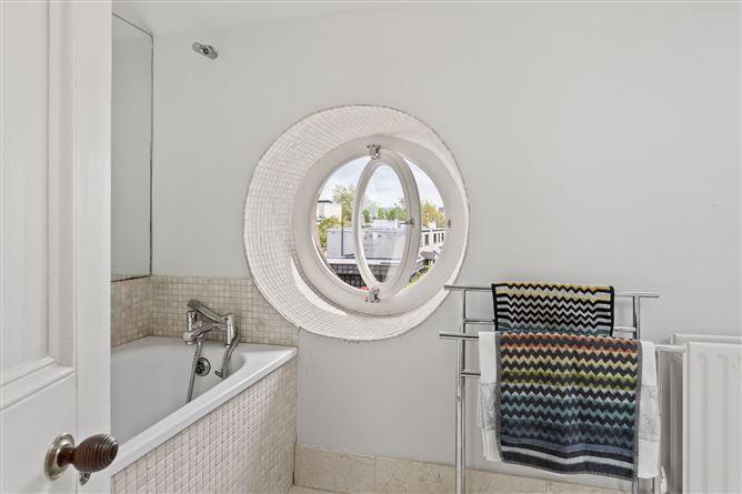 https://photos-a.propertyimages.ie/media/0/1/7/4997710/f6345890-b3c6-4b41-bbba-36c6c942df8f_l.png