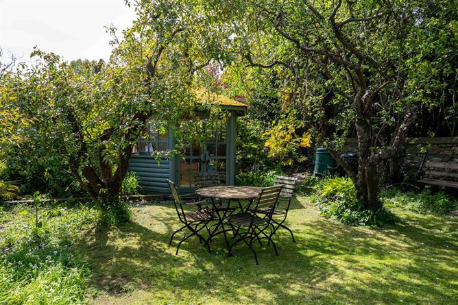 https://photos-a.propertyimages.ie/media/0/1/7/4997710/f6345890-b3c6-4b41-bbba-36c6c942df8f_l.png