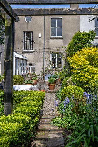 https://photos-a.propertyimages.ie/media/0/1/7/4997710/f6345890-b3c6-4b41-bbba-36c6c942df8f_l.png