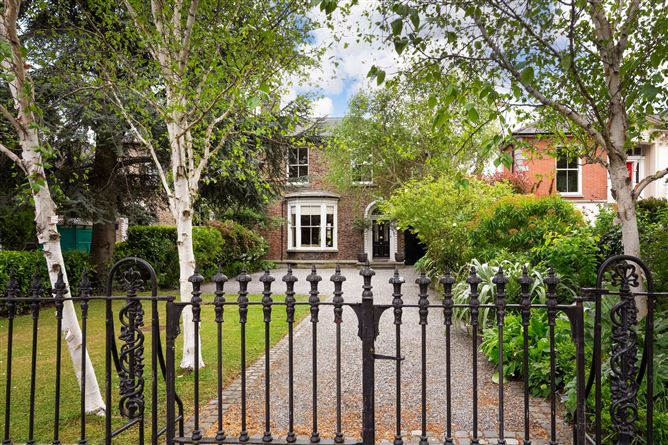 https://photos-a.propertyimages.ie/media/0/1/7/4997710/f6345890-b3c6-4b41-bbba-36c6c942df8f_l.png