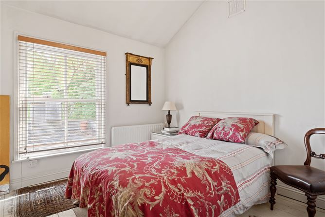 https://photos-a.propertyimages.ie/media/0/1/7/4997710/f6345890-b3c6-4b41-bbba-36c6c942df8f_l.png