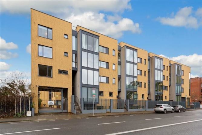 57 Longmeadows, Conyngham Road, Islandbridge, Dublin 8.