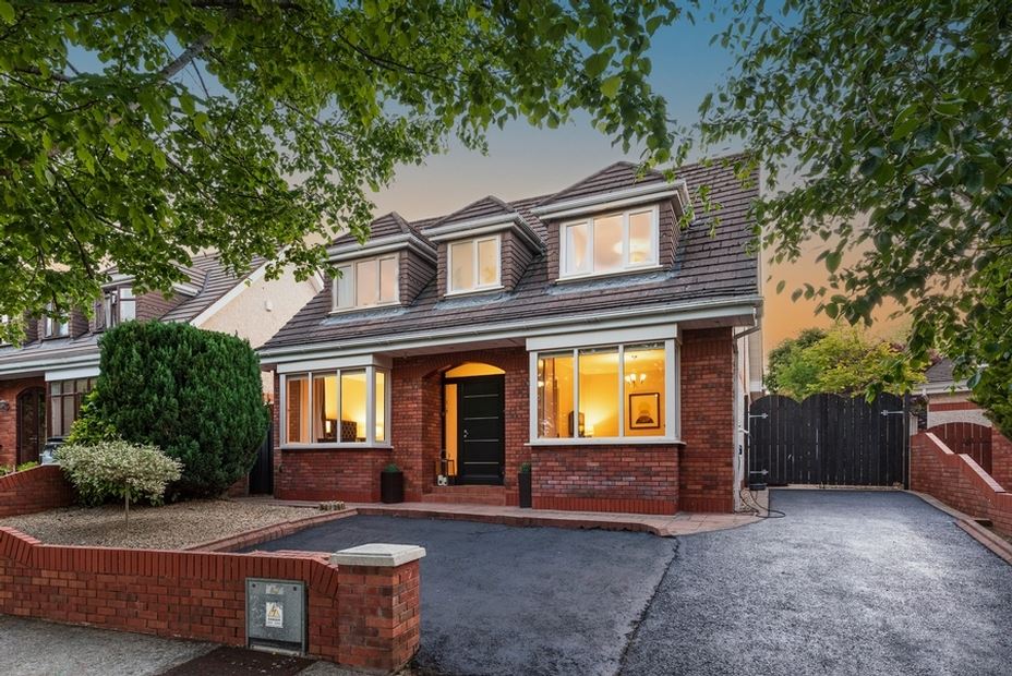 10 Oakglynn, Blessington Road, Naas, Co. Kildare. 