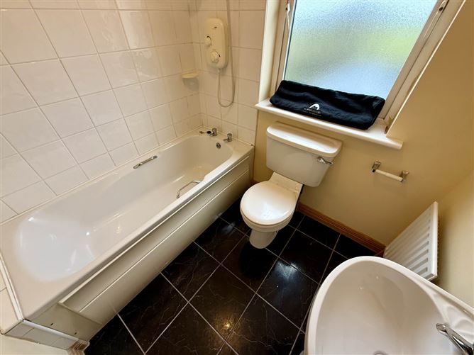 6 Carrowmore Drive, Knock, County Mayo