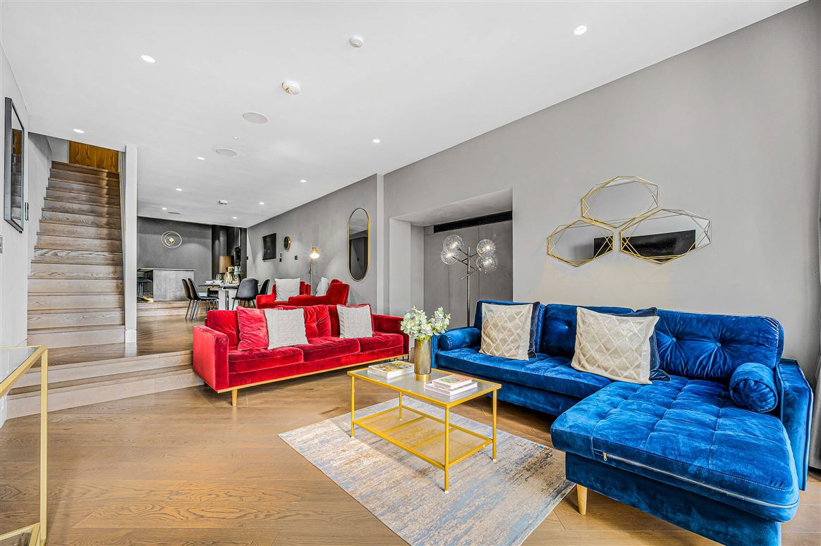 Gleaming Place,London,Greater London,United Kingdom