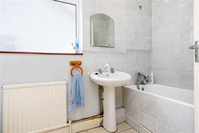 Photo 24 of 32 — 29 Roselawn Road, Castleknock, Dublin 15