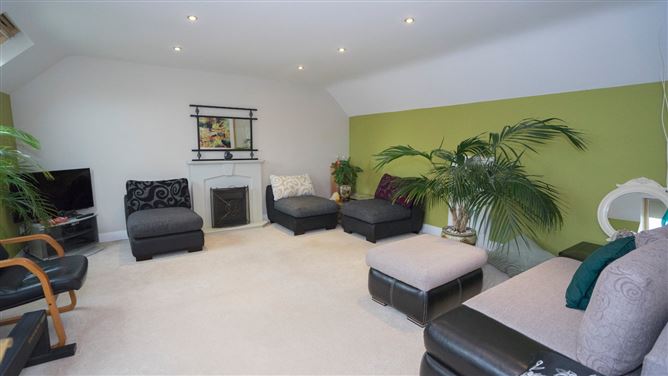 16 Bellingham Green, Main Street, Castlebellingham, Co. Louth