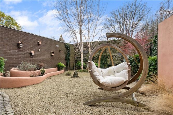 https://photos-a.propertyimages.ie/media/0/2/0/4907020/edb9102e-616b-4508-8641-36771a9b5ada_l.jpg