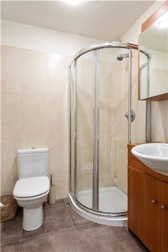 https://photos-a.propertyimages.ie/media/0/2/0/4907020/edb9102e-616b-4508-8641-36771a9b5ada_l.jpg
