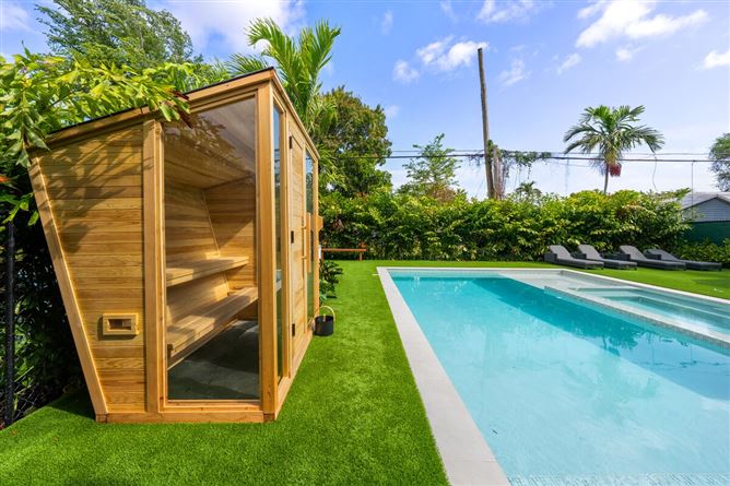 Photo 9 of 10 — Plunge & Palms,Miami,Florida,USA