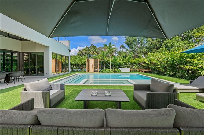 Photo 6 of 10 — Plunge & Palms,Miami,Florida,USA