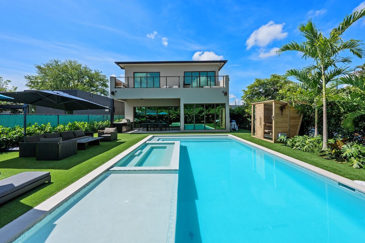 Plunge & Palms,Miami,Florida,USA