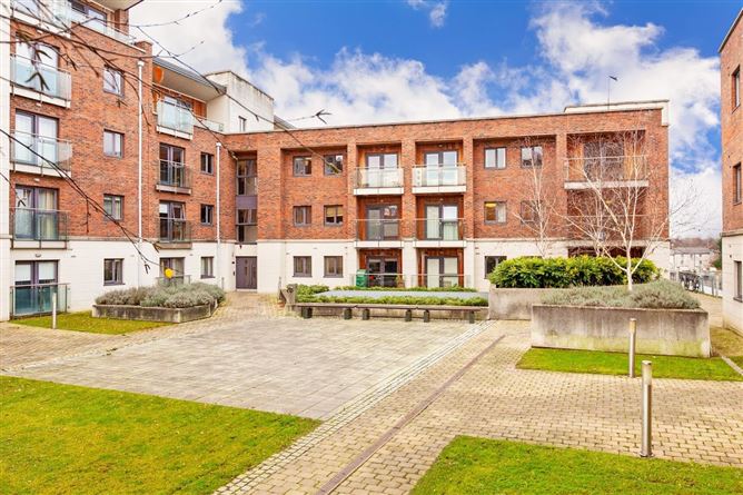 68/68A Hyde Square, South Circular Road, Dublin 8