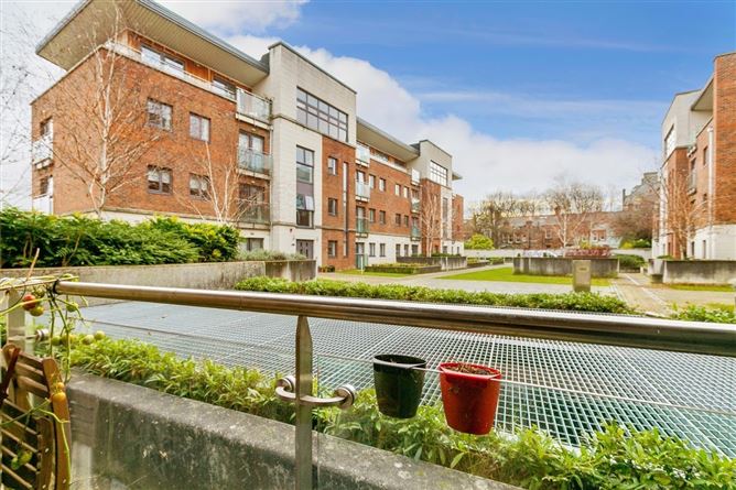 68/68A Hyde Square, South Circular Road, Dublin 8