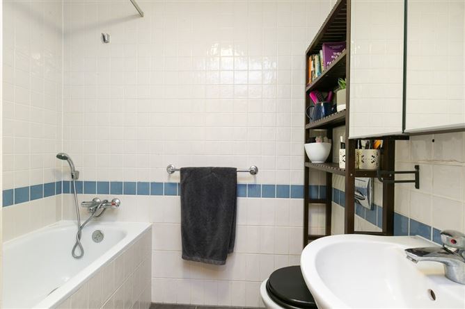 68/68A Hyde Square, South Circular Road, Dublin 8