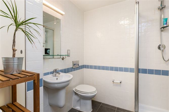 68/68A Hyde Square, South Circular Road, Dublin 8