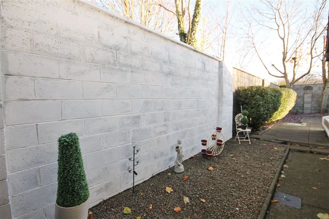 2 Abbeywood Avenue, Lucan, Co. Dublin