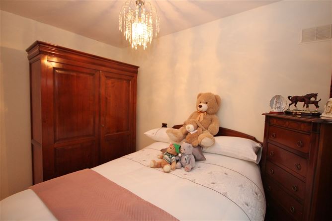 2 Abbeywood Avenue, Lucan, Co. Dublin