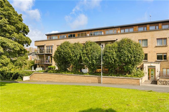 17 Belarmine Hall, Stepaside, Dublin 18