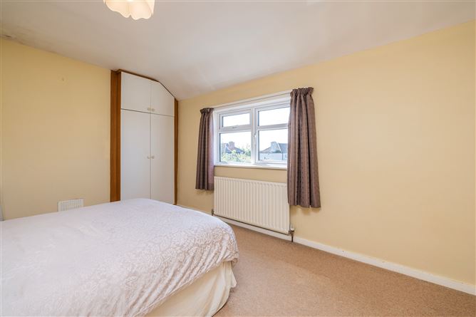 https://photos-a.propertyimages.ie/media/0/2/3/4925320/06732ecd-ef01-4f8c-9907-7bfc57ae5849_l.jpg
