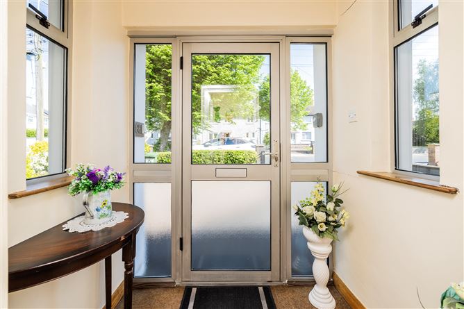 https://photos-a.propertyimages.ie/media/0/2/3/4925320/06732ecd-ef01-4f8c-9907-7bfc57ae5849_l.jpg