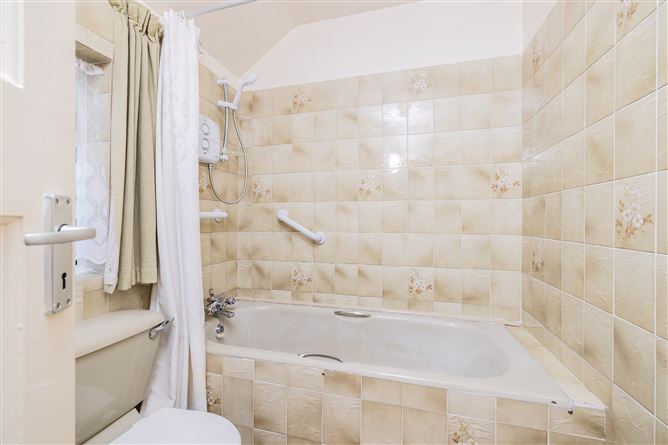 https://photos-a.propertyimages.ie/media/0/2/3/4925320/06732ecd-ef01-4f8c-9907-7bfc57ae5849_l.jpg