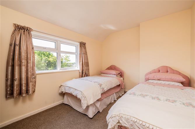 https://photos-a.propertyimages.ie/media/0/2/3/4925320/06732ecd-ef01-4f8c-9907-7bfc57ae5849_l.jpg