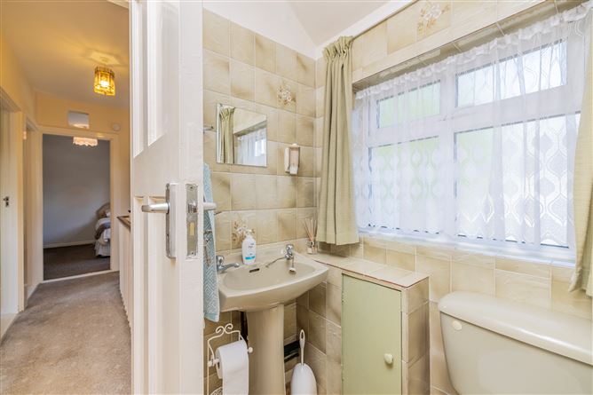 https://photos-a.propertyimages.ie/media/0/2/3/4925320/06732ecd-ef01-4f8c-9907-7bfc57ae5849_l.jpg