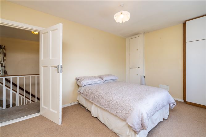 https://photos-a.propertyimages.ie/media/0/2/3/4925320/06732ecd-ef01-4f8c-9907-7bfc57ae5849_l.jpg