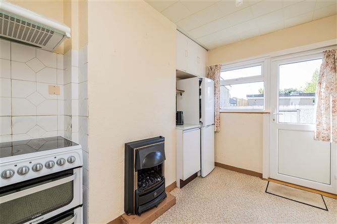 https://photos-a.propertyimages.ie/media/0/2/3/4925320/06732ecd-ef01-4f8c-9907-7bfc57ae5849_l.jpg
