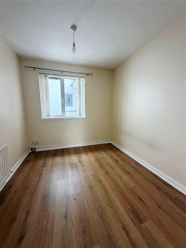 Photo 11 of 23 — 129 Waterville Crescent , Dundalk, Louth