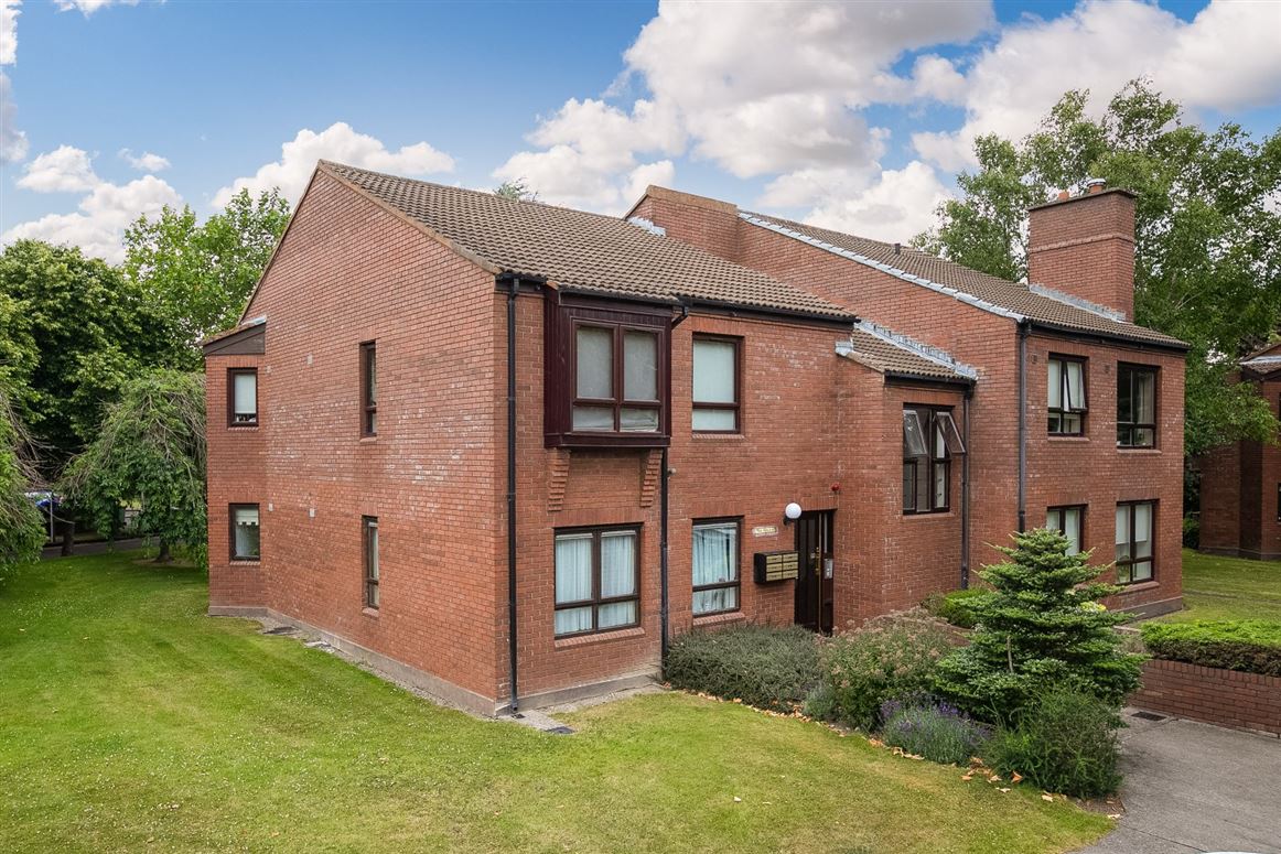 2 The Courtyard, Castleside Drive, Rathfarnham, Dublin 14 DNG