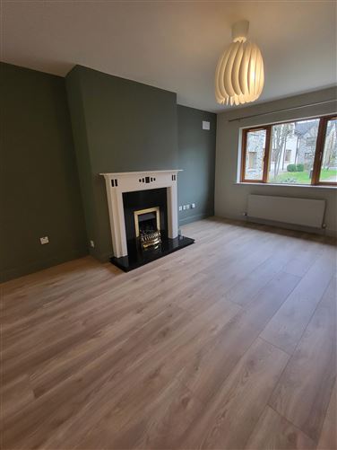 11 Earls Court Lough Rinn, Mohill, Leitrim