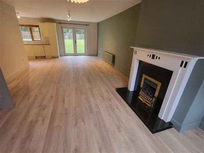 11 Earls Court Lough Rinn, Mohill, Leitrim