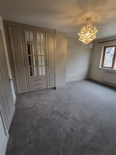11 Earls Court Lough Rinn, Mohill, Leitrim