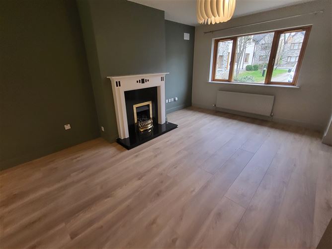 11 Earls Court Lough Rinn, Mohill, Leitrim