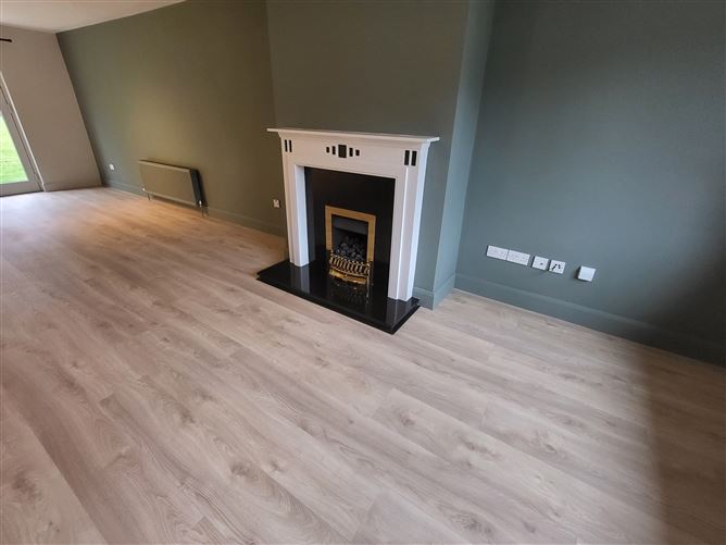 11 Earls Court Lough Rinn, Mohill, Leitrim