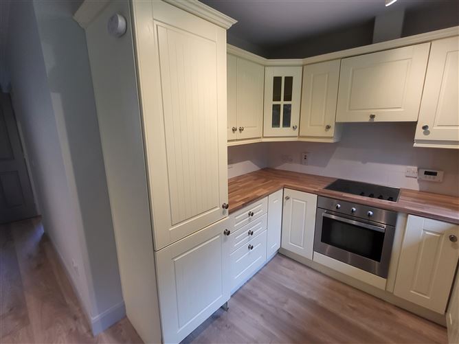 11 Earls Court Lough Rinn, Mohill, Leitrim