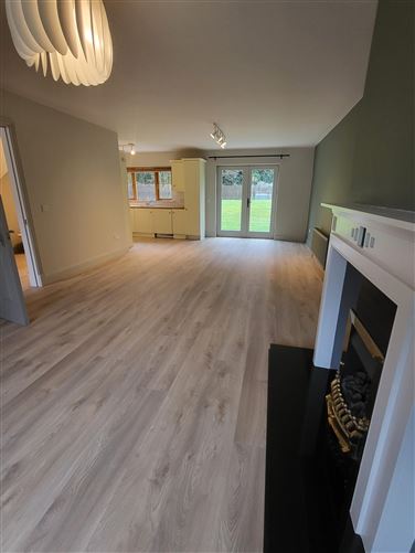 11 Earls Court Lough Rinn, Mohill, Leitrim