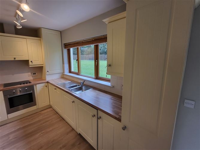 11 Earls Court Lough Rinn, Mohill, Leitrim