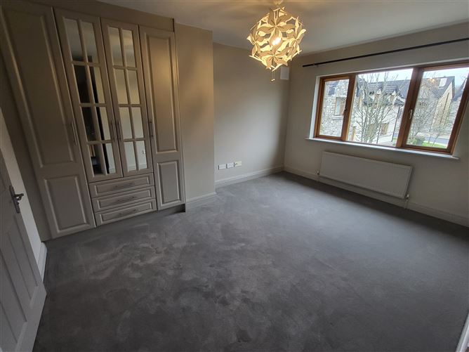 11 Earls Court Lough Rinn, Mohill, Leitrim