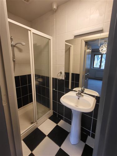 11 Earls Court Lough Rinn, Mohill, Leitrim