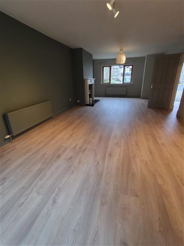 11 Earls Court Lough Rinn, Mohill, Leitrim