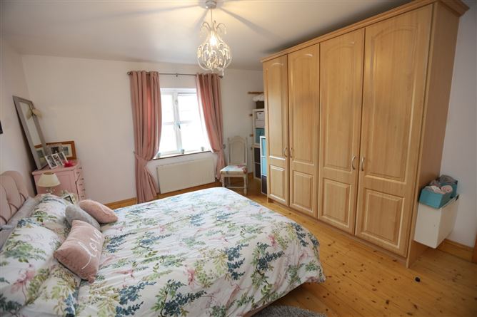 7 Woodside, Dunderrow, Kinsale, Cork
