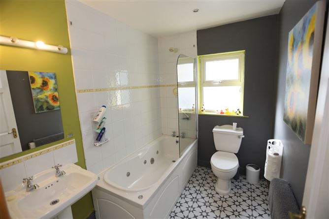 7 Woodside, Dunderrow, Kinsale, Cork